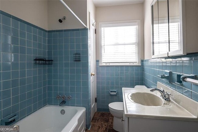 Building Photo - 1205 Spring Valley Ln NE