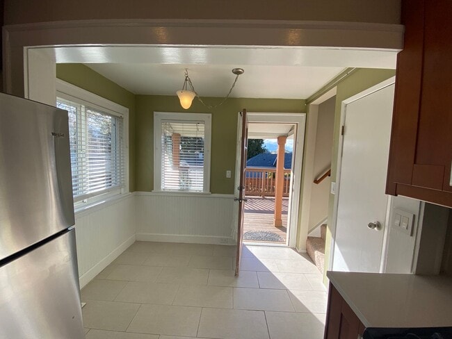 Building Photo - Ballard Loyal Heights Home