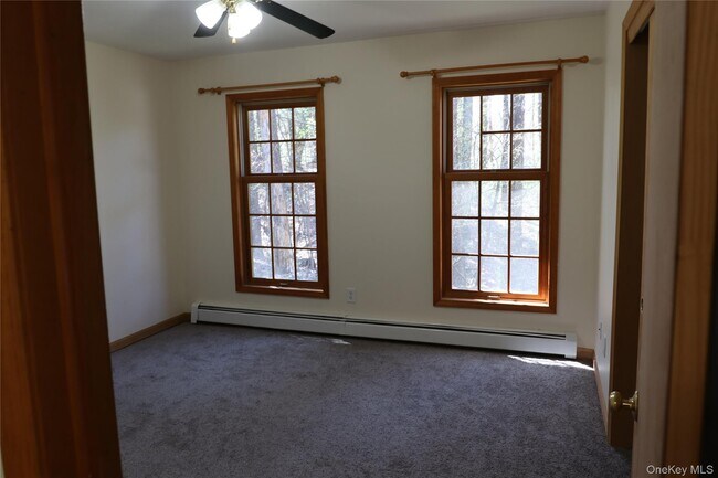 Building Photo - 45 Laurel Hollow Rd