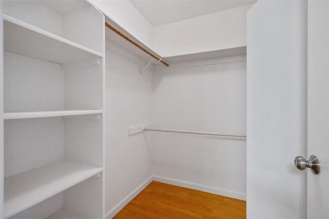 Building Photo - Resort Style Oakland Condo with Private Terrace