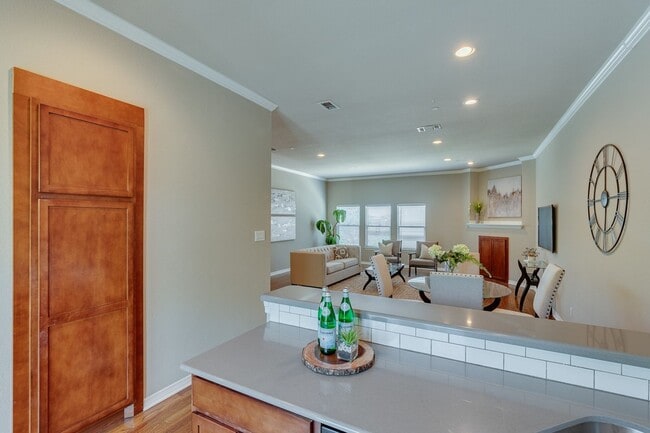 Building Photo - Miyama Cantey Townhomes 2816
