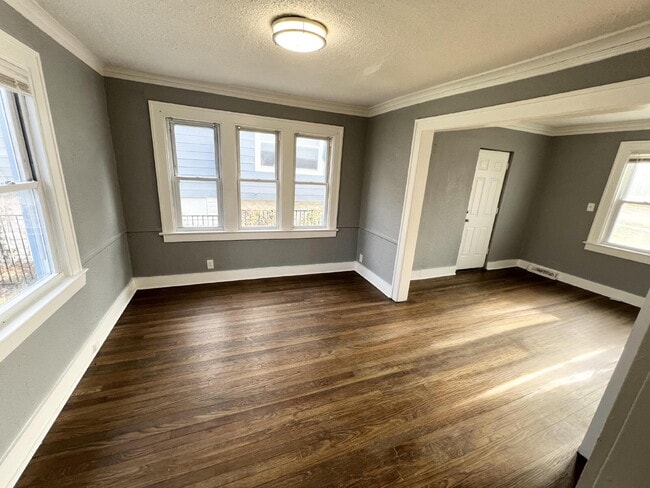 Building Photo - Beautiful 3 Bedroom , 2-Bath Home In Kansas City