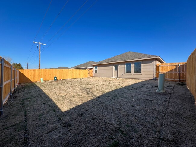 Building Photo - Newly Built Home in Mustang School Disctrict