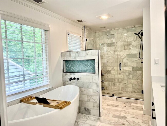 Building Photo - 2134 Briarlake Trace