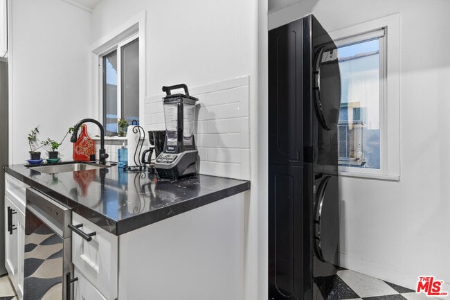 Building Photo - 4914 Malta St