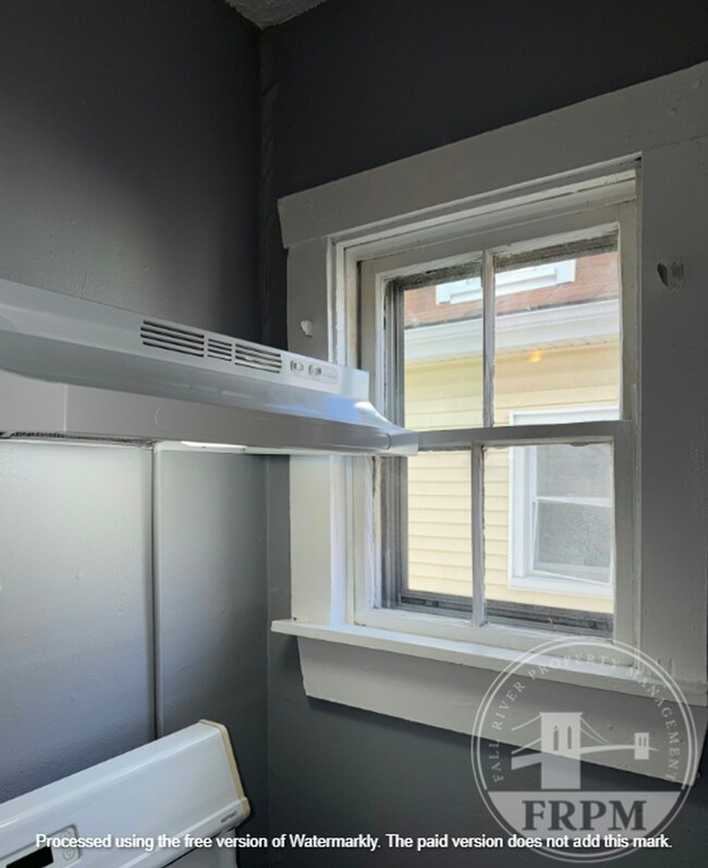 Building Photo - 1272 Pleasant St