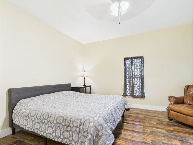 Building Photo - All Utilities are Included