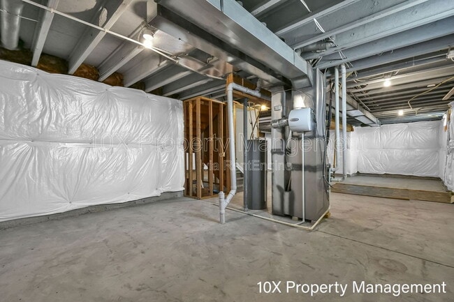 Building Photo - 592 Courtright Dr