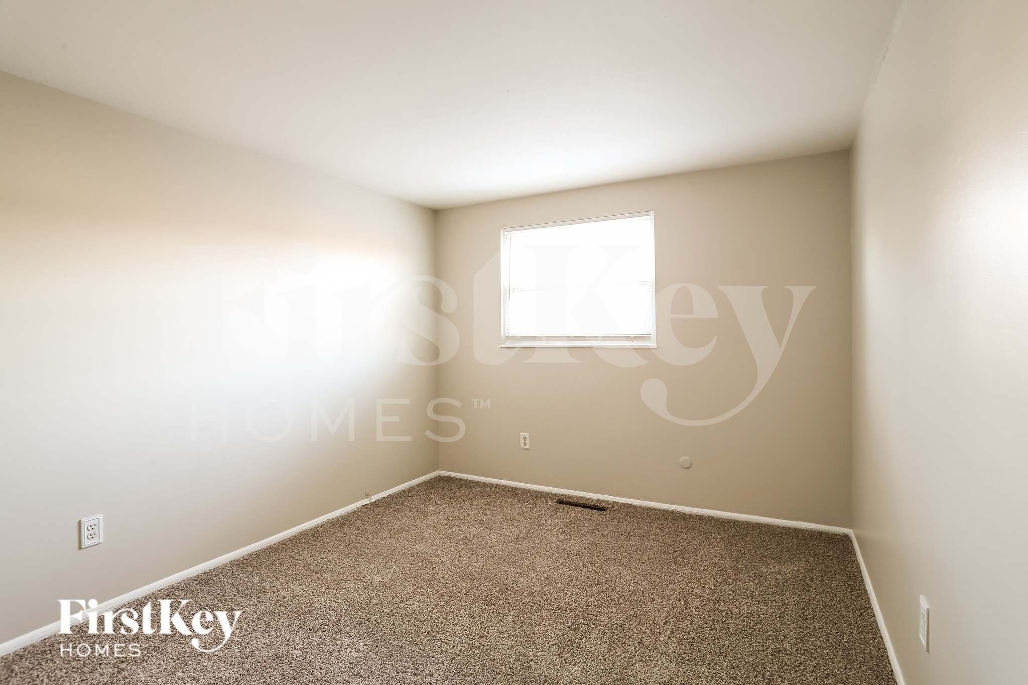 Building Photo - 4609 Paxton Dr S