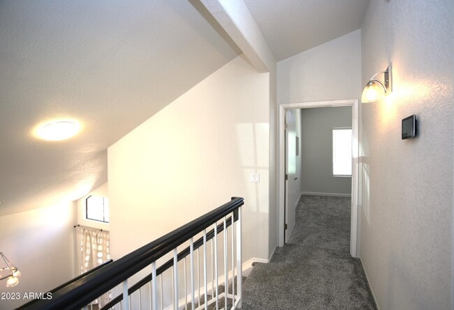 Building Photo - 924 E Manor Dr
