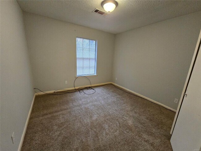 Building Photo - Charming 3-Bed, 2-Bath Townhouse in the Heart of Montgomery