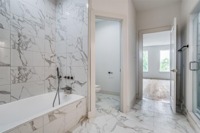 Building Photo - 10630 Greengarden Rd