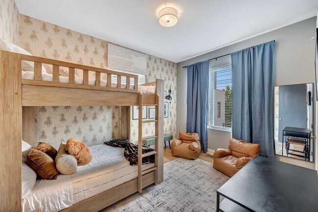 Building Photo - 2716 Delaware Ave