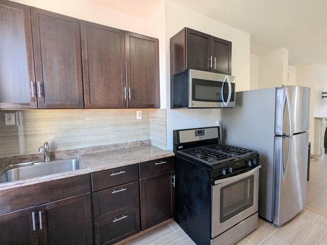 Building Photo - 112 Hague St