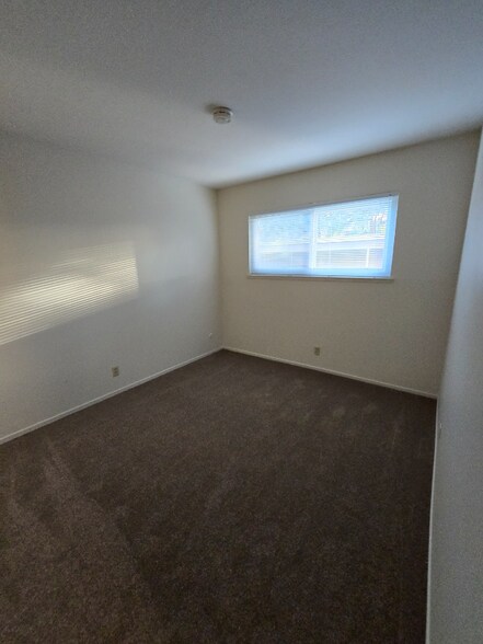 Building Photo - 1751 Ross Cir