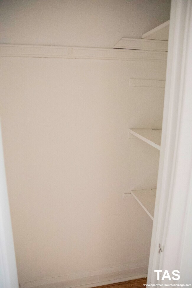 Building Photo - 3902 W Argyle St