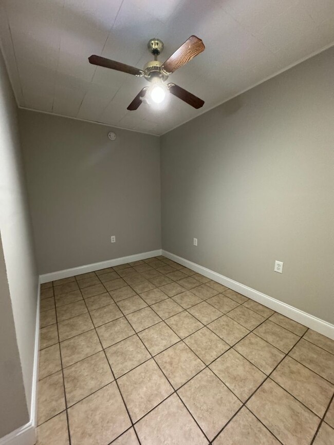 Building Photo - 3 Bed / 1.5 Bath with Bonus Room in BAY - ...