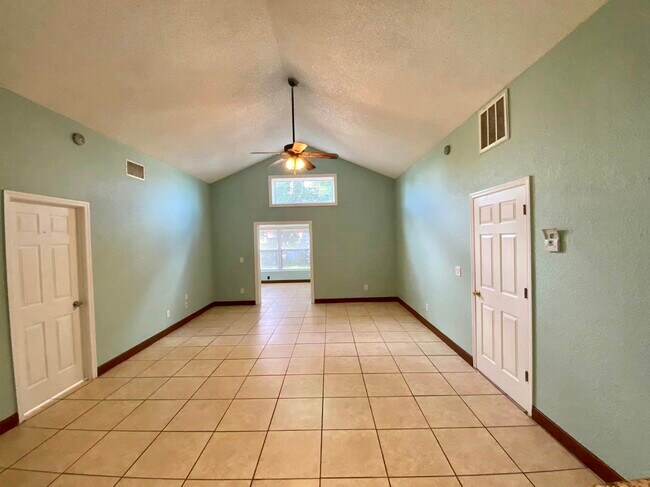 Building Photo - 135 Coralwood Cir