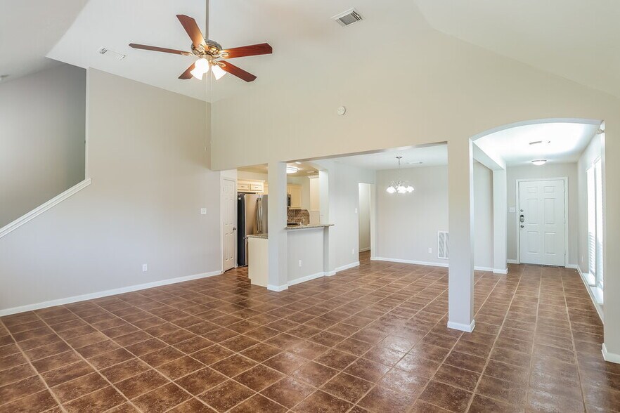 Building Photo - 8238 Fuqua Gardens Dr