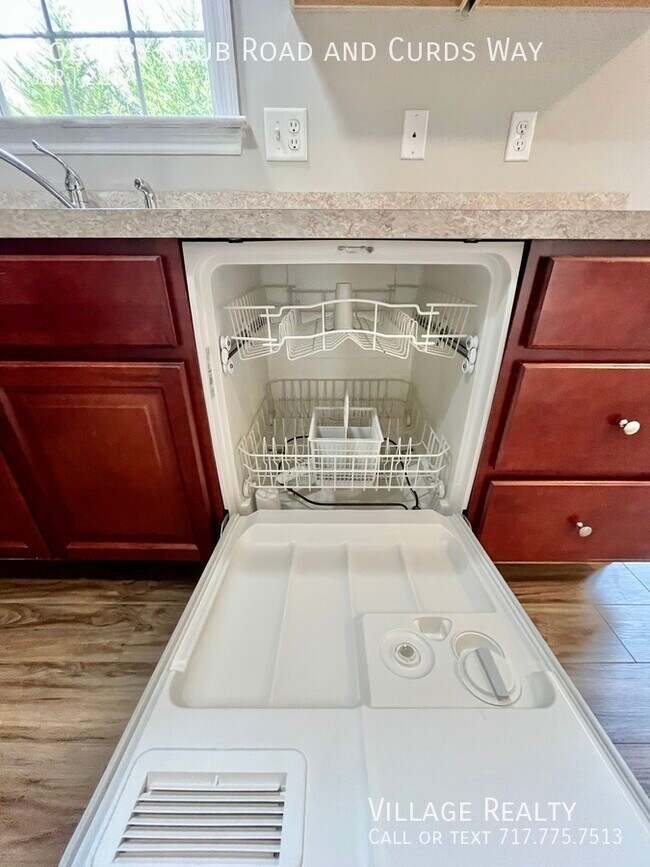 Building Photo - 705 Country Club Rd