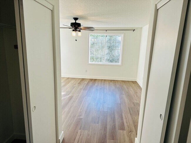 Building Photo - Charming Newly Remodeled Acreage Home