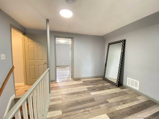 Building Photo - 28 Grove Pl