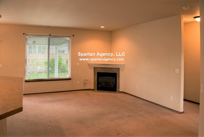 Building Photo - 912 Grinnell Ave SW