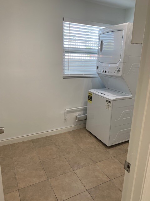 Building Photo - 1260 N Detroit St