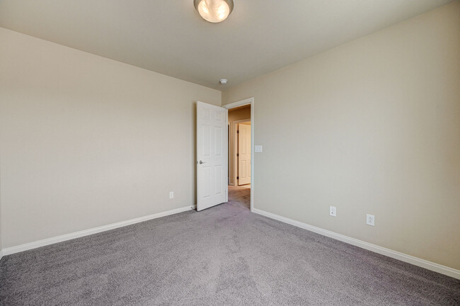 Building Photo - 706 Eros Ct