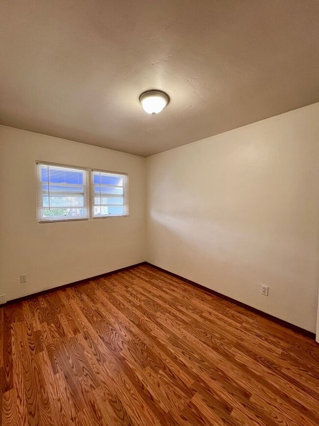 Building Photo - 4720-34 Wilson Ave