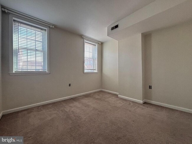 Building Photo - 1218 Riverside Ave