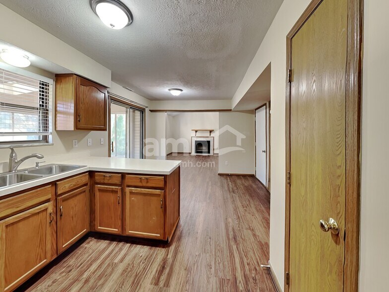 Building Photo - 3452 Oak Bend Blvd