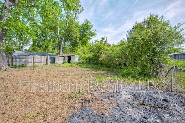 Building Photo - 2719 Meadowbrook Dr