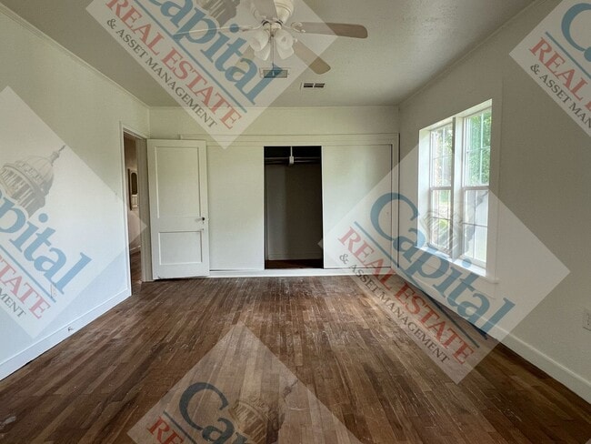 Building Photo - Spacious 3 Bedroom