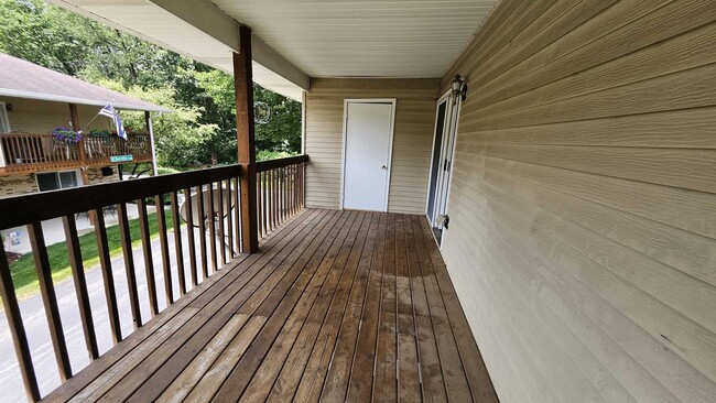 Building Photo - 955 Elderberry Cir