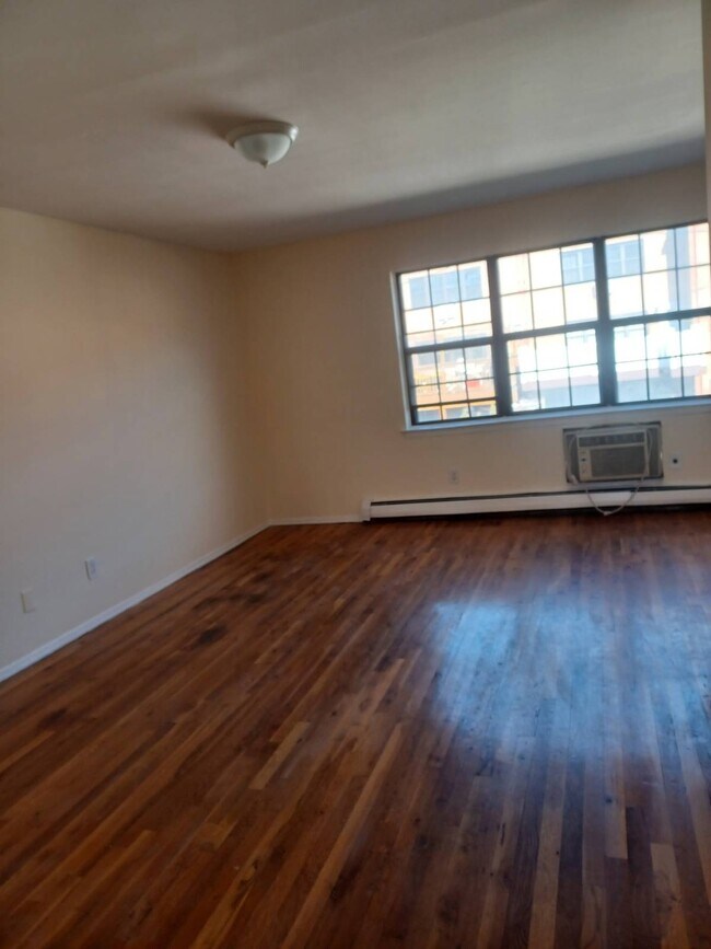 Building Photo - 156-50-156-78 78th St