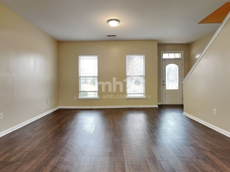 Building Photo - 137 Lake House Rd