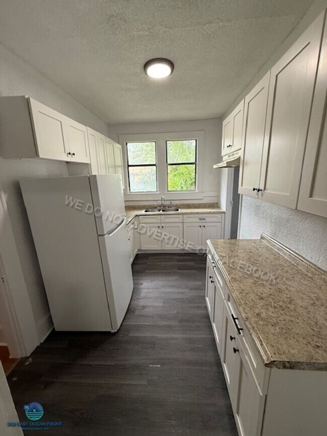 Building Photo - Gorgeous 2 story, 3 bedroom / 2bathroom ho...