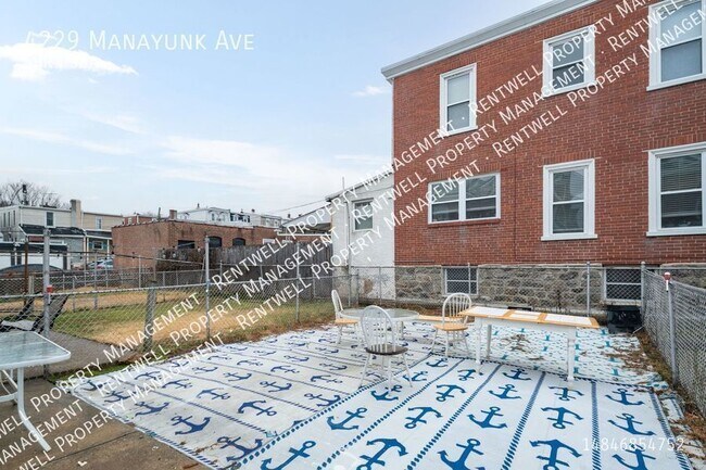Building Photo - 5BR 2.5 BA_ 2,000 Sq Ft. Townhome in Manay...