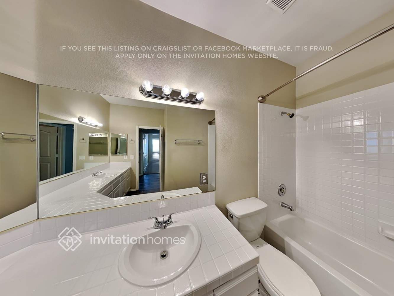 Building Photo - 1445 Castle Crest Dr