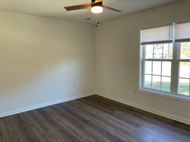 Building Photo - Two Bedroom Townhouse in Sherrills Ford wi...