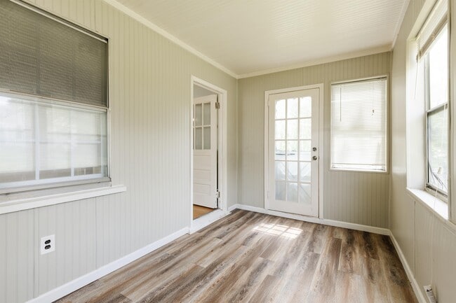 Building Photo - 119 Merrilat Ave