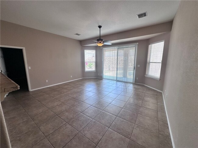 Building Photo - 2792 La Paloma Dr