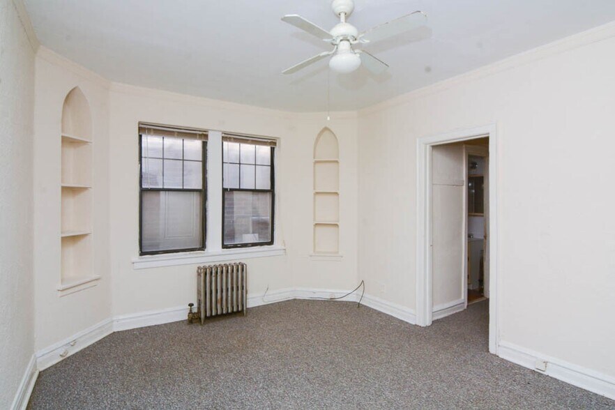 Building Photo - 4842 N Damen Ave