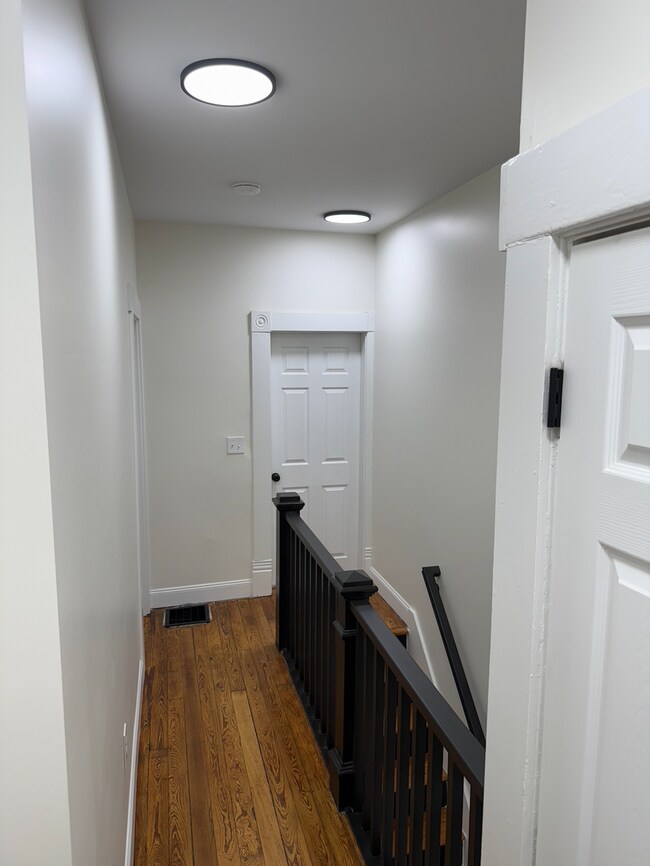 Building Photo - 433 Hanford St