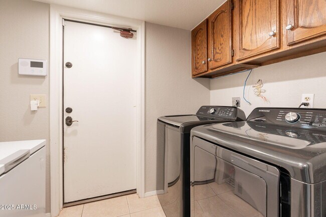 Building Photo - 3829 E Ahwatukee Dr