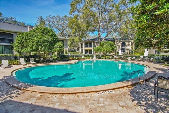 Building Photo - 1055 Kensington Park Dr