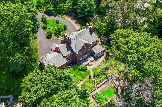 Building Photo - 400 Beechmont Dr