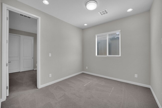 Building Photo - 4bedroom home in Summerlin