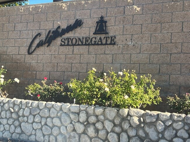 Building Photo - Beautiful upgraded 3 bedroom in Mission Grove!